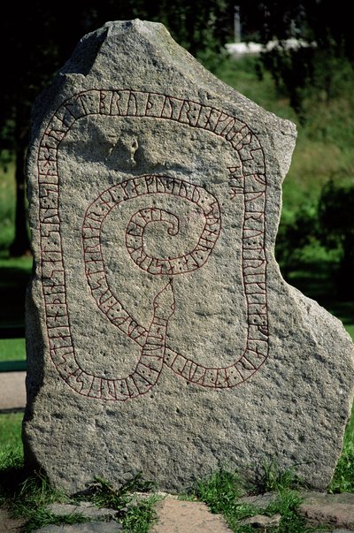 Runenstein vor Schloss Gripsholm von Viking